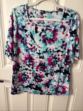 EUC East 5th Floral Scoop Neck Short Sleeve Tee in White, Teal & Magenta